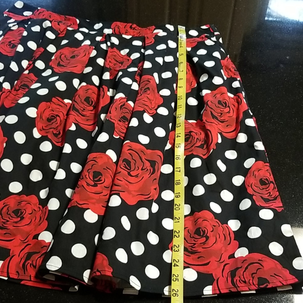 Rose's & Dots Skirt - Picture 5 of 8